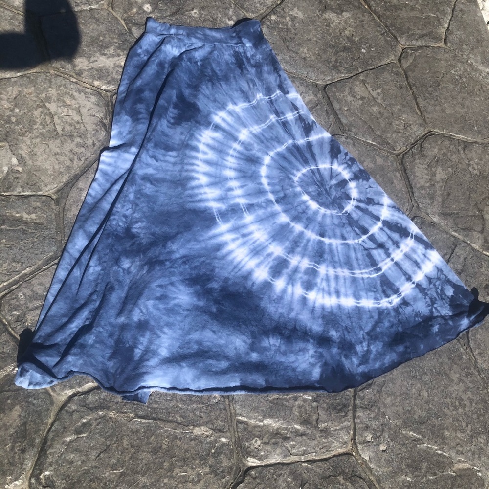 Tryst maxi skirt size small.